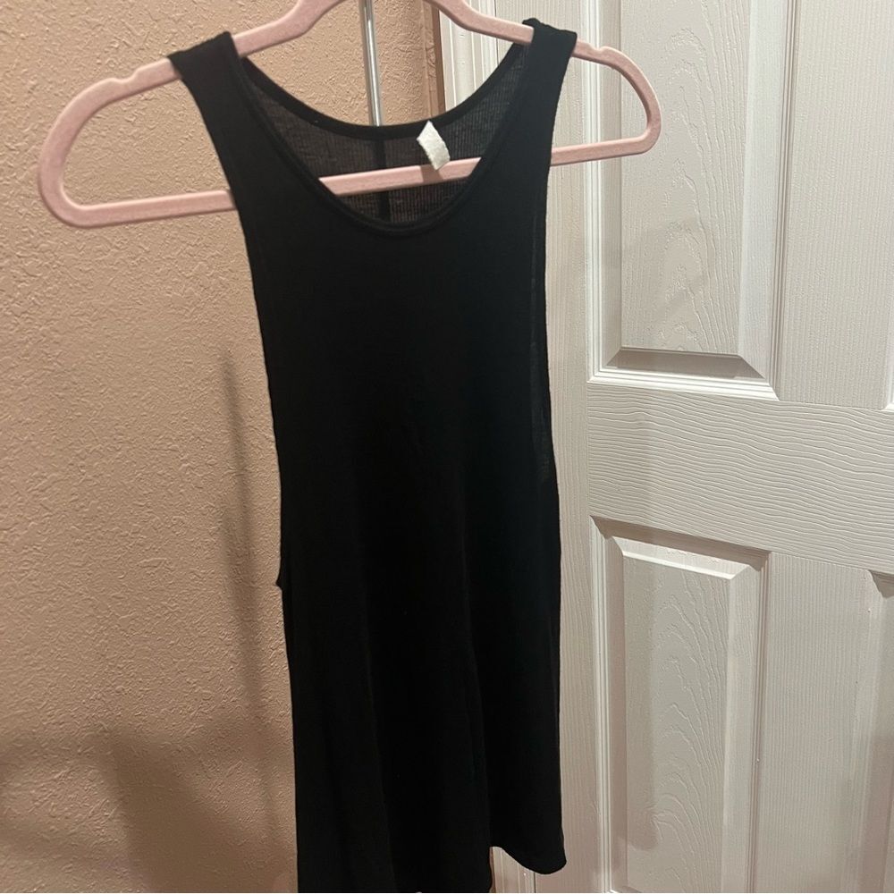 Brandy Melville Muscle Tee - Picture 3 of 7